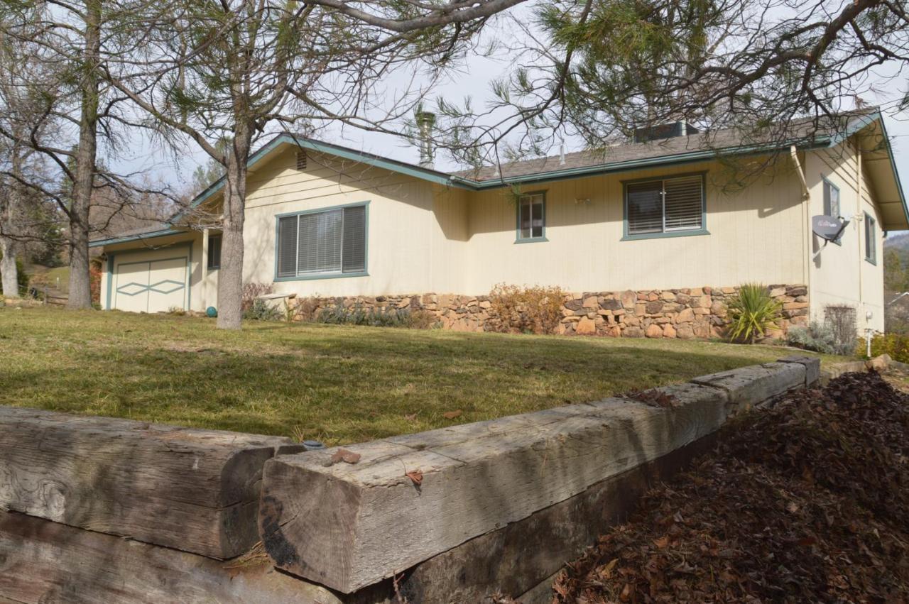 Beautiful 3 Bedroom Home Located Near Yosemite Oakhurst Exterior photo